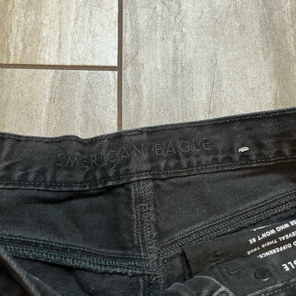 American Eagle Womens Black Relaxed Mom Jeans Distressed Size 2 - Picture 4 of 7
